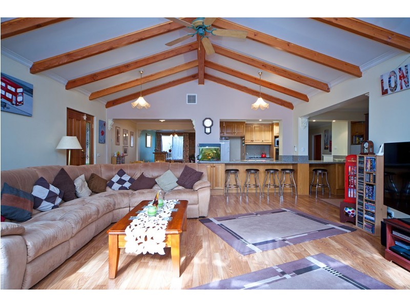 6 Launceston Avenue, Banksia Park SA 5091