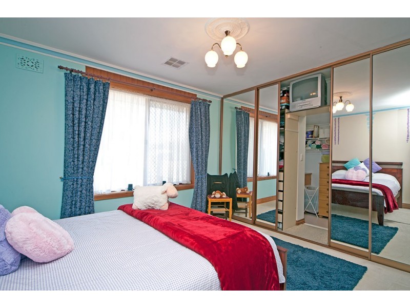 6 Launceston Avenue, Banksia Park SA 5091