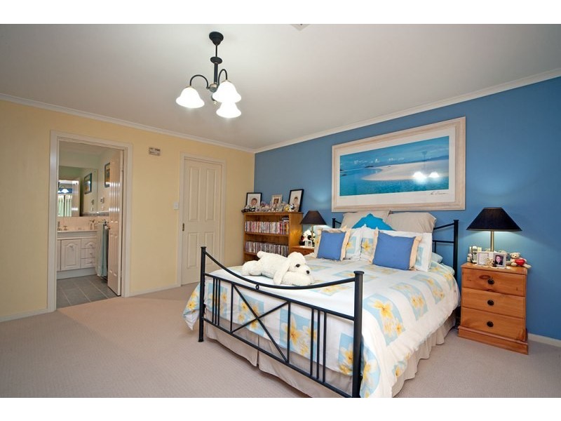 16 Roebling Street, Modbury Heights SA 5092