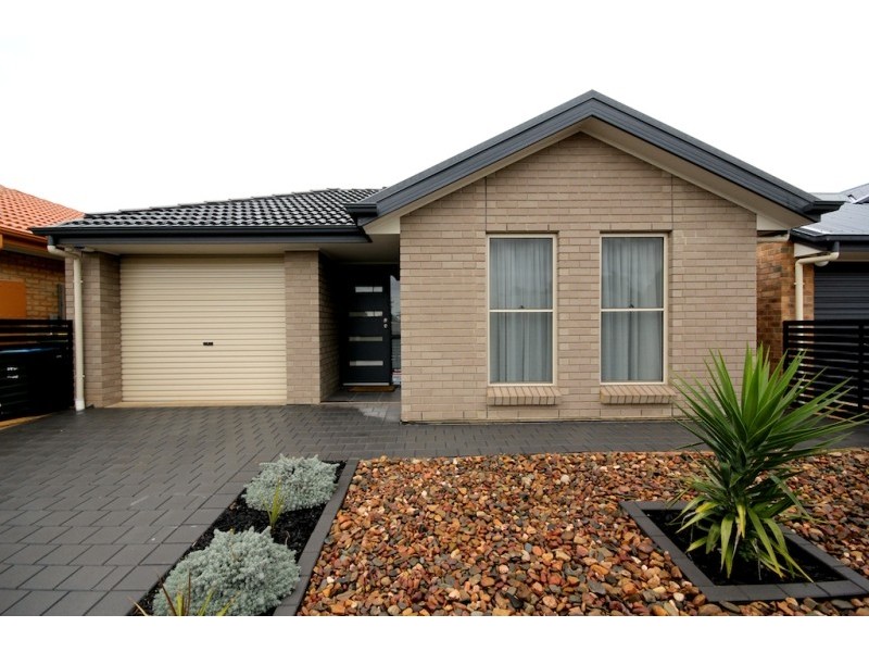 12 Haddington Crescent, Mansfield Park SA 5012