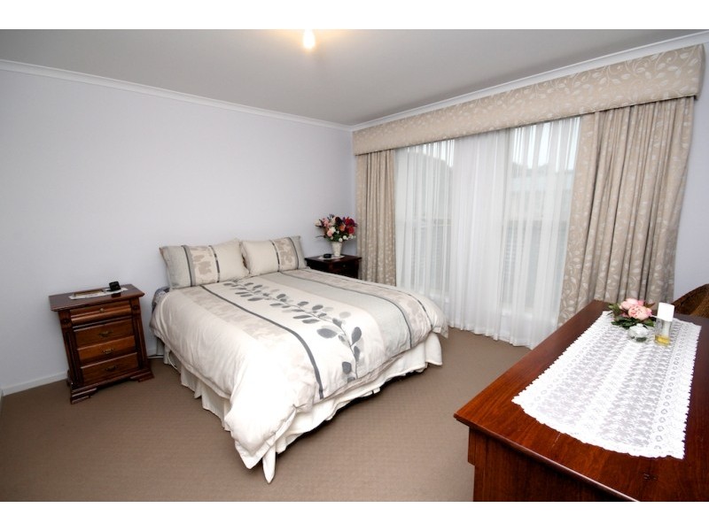 12 Haddington Crescent, Mansfield Park SA 5012
