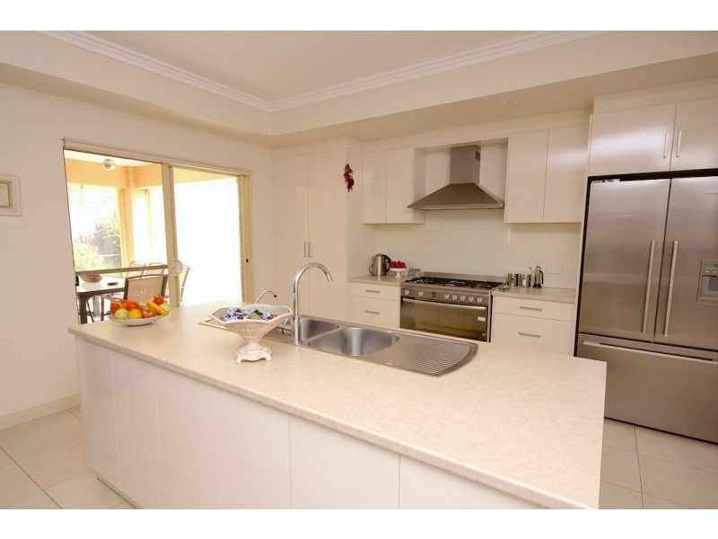 35 Rochester Drive, Salisbury Heights SA 5109