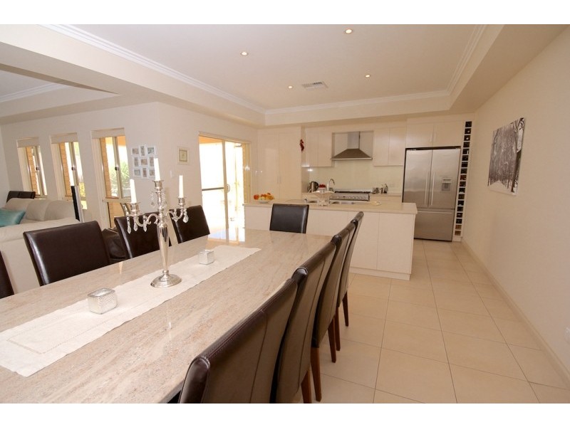 35 Rochester Drive, Salisbury Heights SA 5109