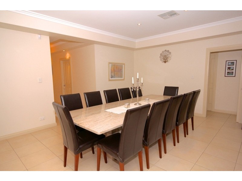 35 Rochester Drive, Salisbury Heights SA 5109