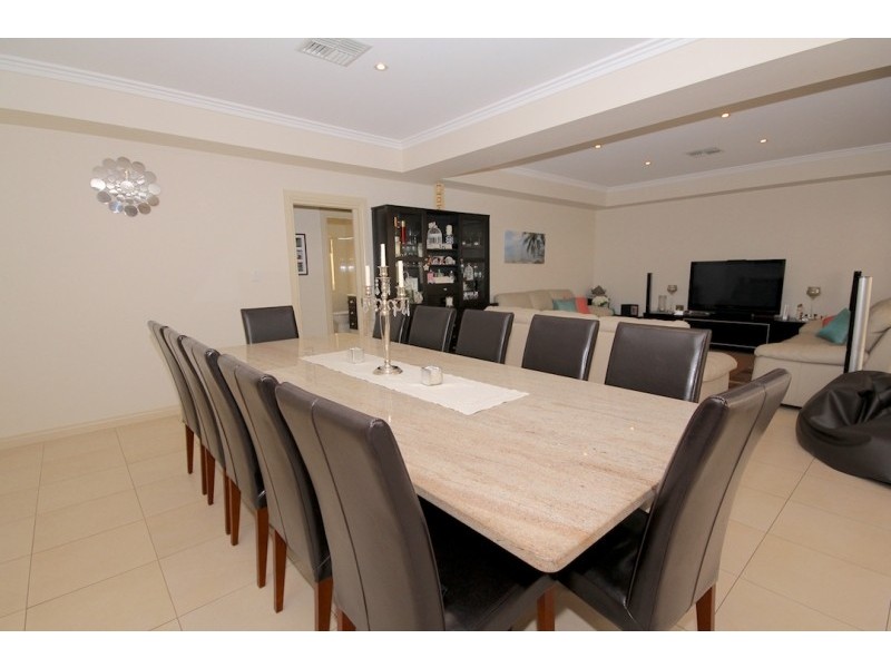 35 Rochester Drive, Salisbury Heights SA 5109