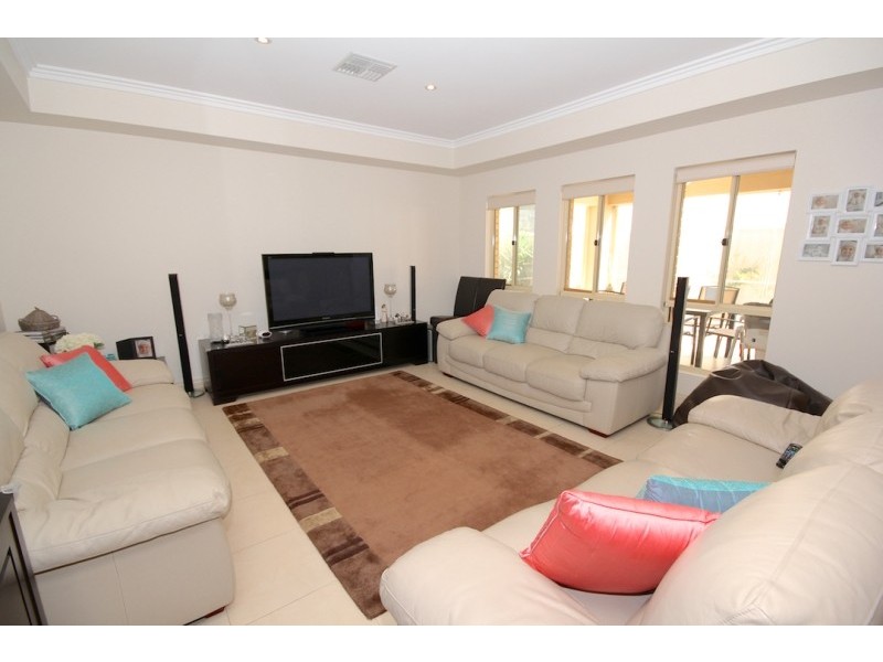 35 Rochester Drive, Salisbury Heights SA 5109