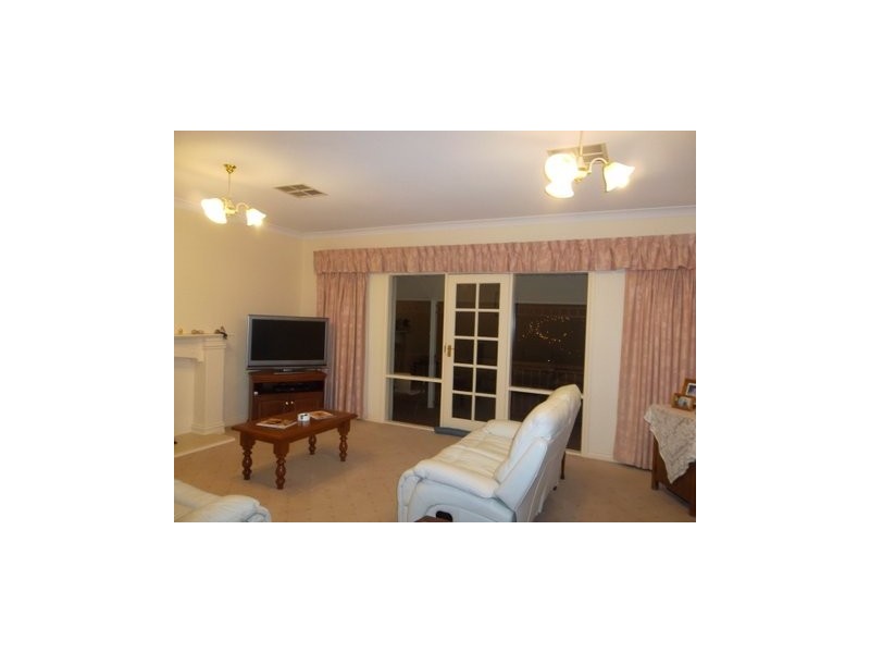 18 Rochester Crescent, Golden Grove SA 5125