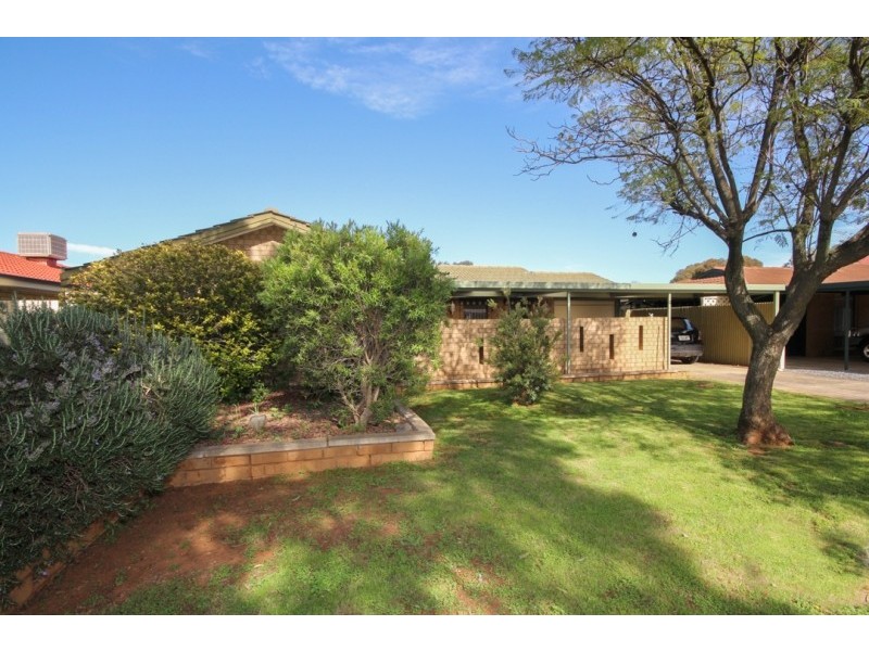 8 Carney Close, Salisbury Plain SA 5109