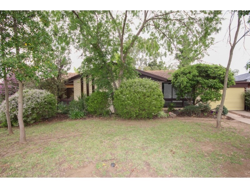 17 Robertson Crescent, Redwood Park SA 5097