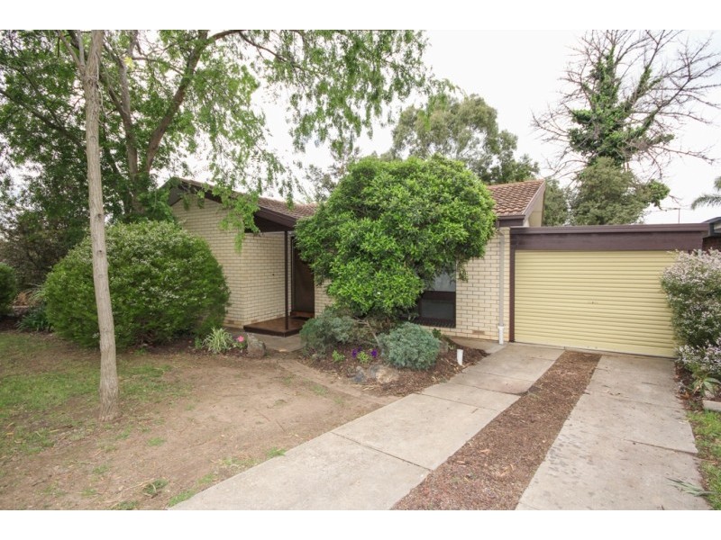 17 Robertson Crescent, Redwood Park SA 5097