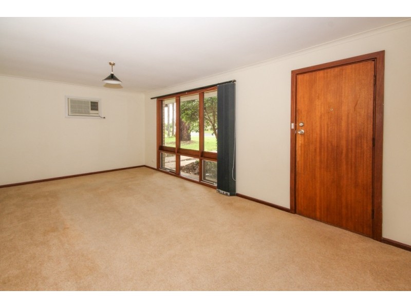 17 Robertson Crescent, Redwood Park SA 5097