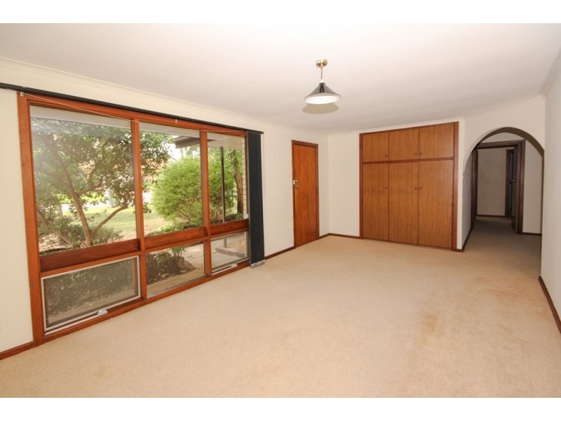 17 Robertson Crescent, Redwood Park SA 5097