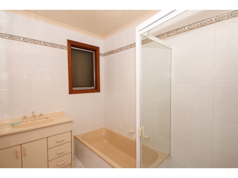 17 Robertson Crescent, Redwood Park SA 5097