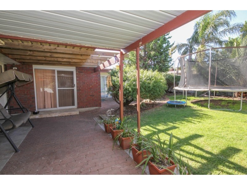 21 Chapman Crescent, Redwood Park SA 5097