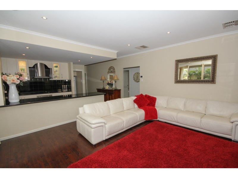 2/4 Baudin Avenue, Fairview Park SA 5126