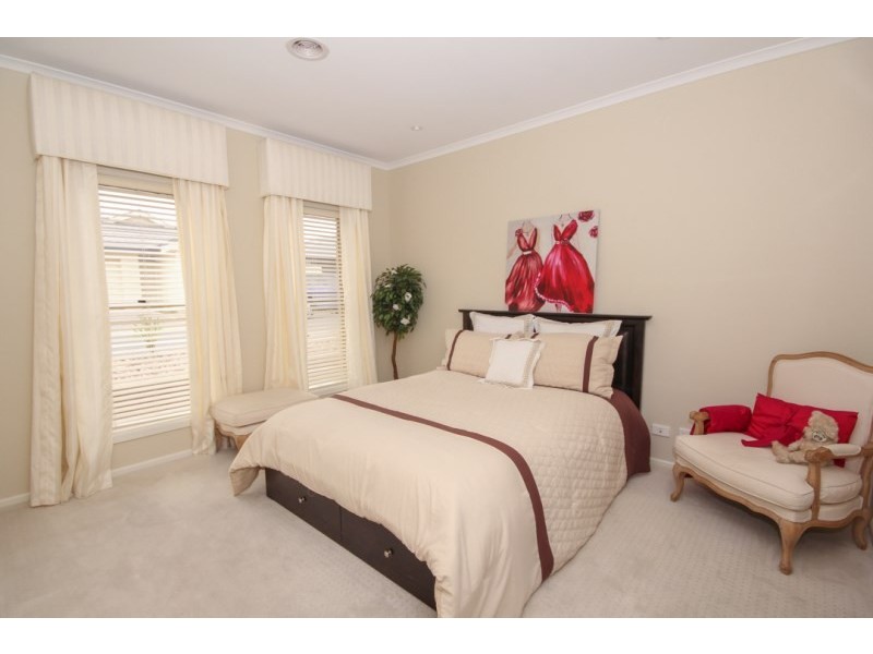 2/4 Baudin Avenue, Fairview Park SA 5126