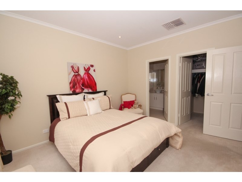 2/4 Baudin Avenue, Fairview Park SA 5126