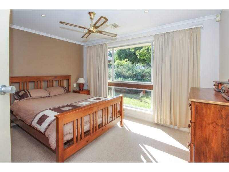 4 Hollick Crescent, Banksia Park SA 5091