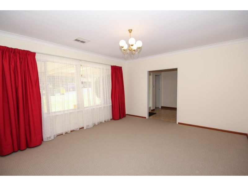 5 Canberra Crescent, Valley View SA 5093