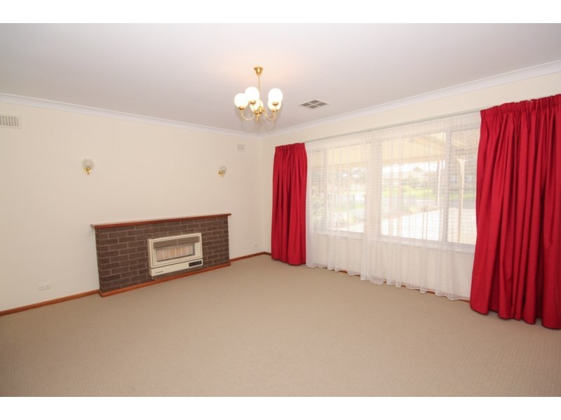 5 Canberra Crescent, Valley View SA 5093