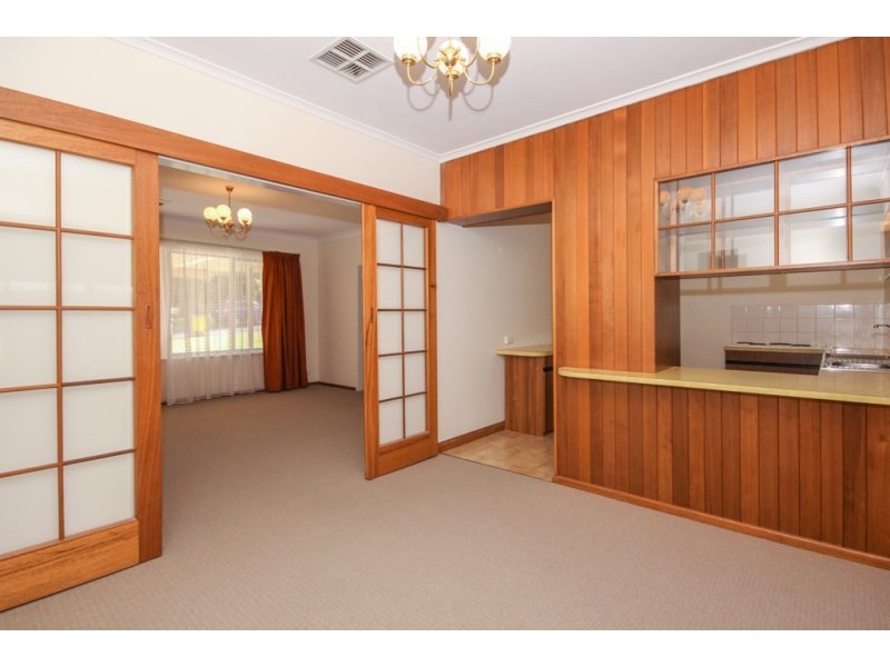 5 Canberra Crescent, Valley View SA 5093