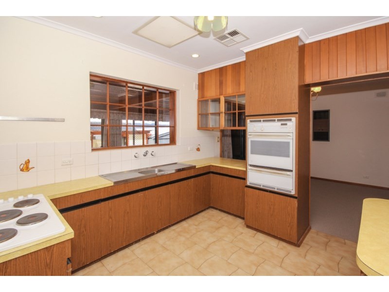 5 Canberra Crescent, Valley View SA 5093