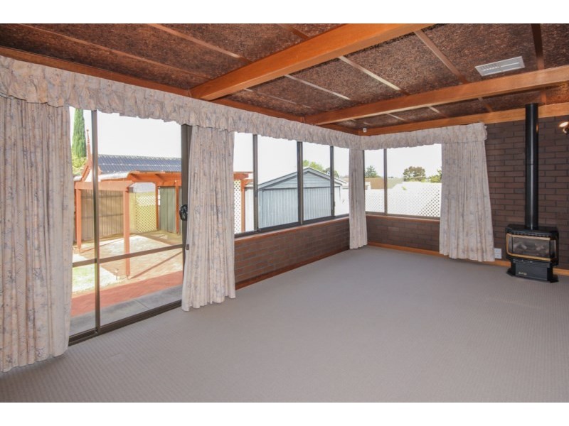 5 Canberra Crescent, Valley View SA 5093