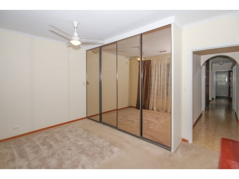 5 Canberra Crescent, Valley View SA 5093