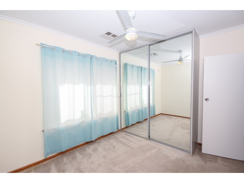 5 Canberra Crescent, Valley View SA 5093