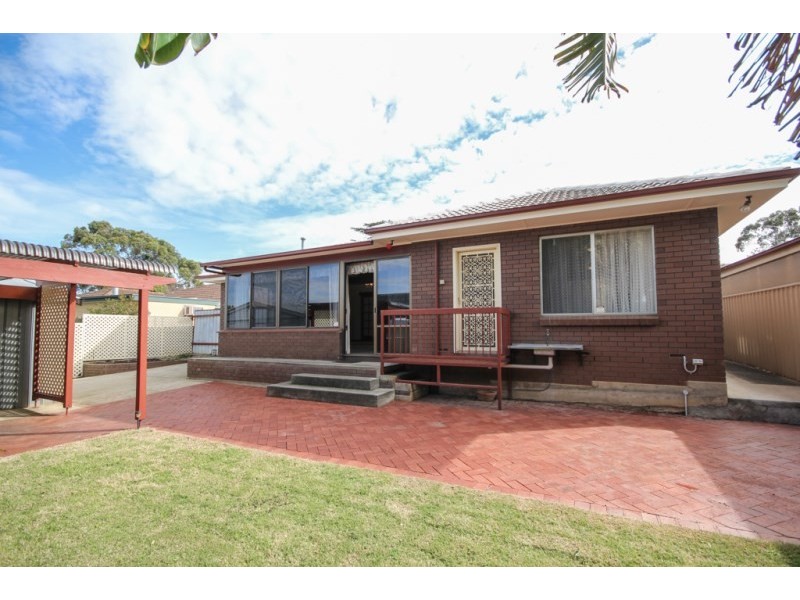 5 Canberra Crescent, Valley View SA 5093