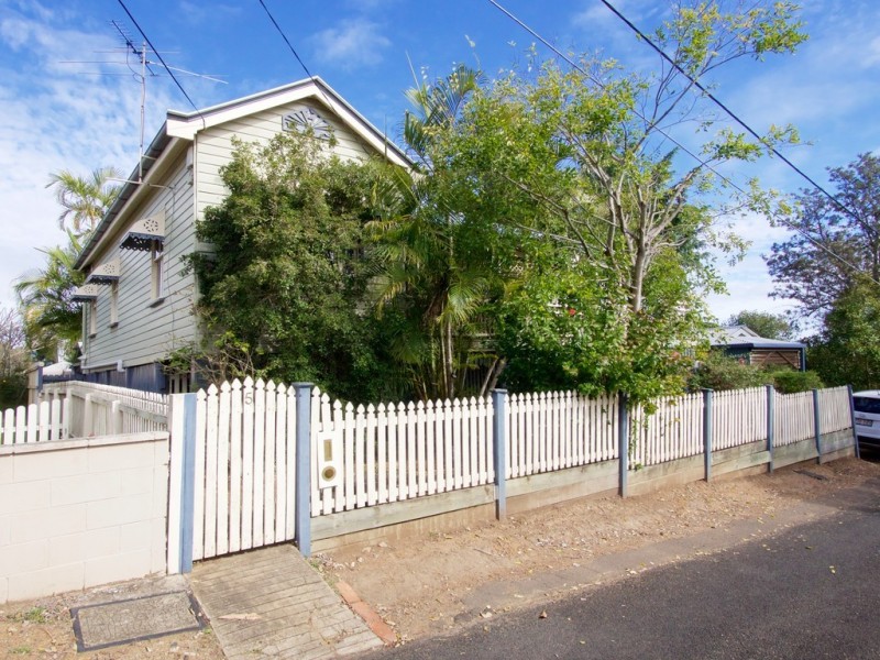 5 LENNON LANE, North Ipswich QLD 4305