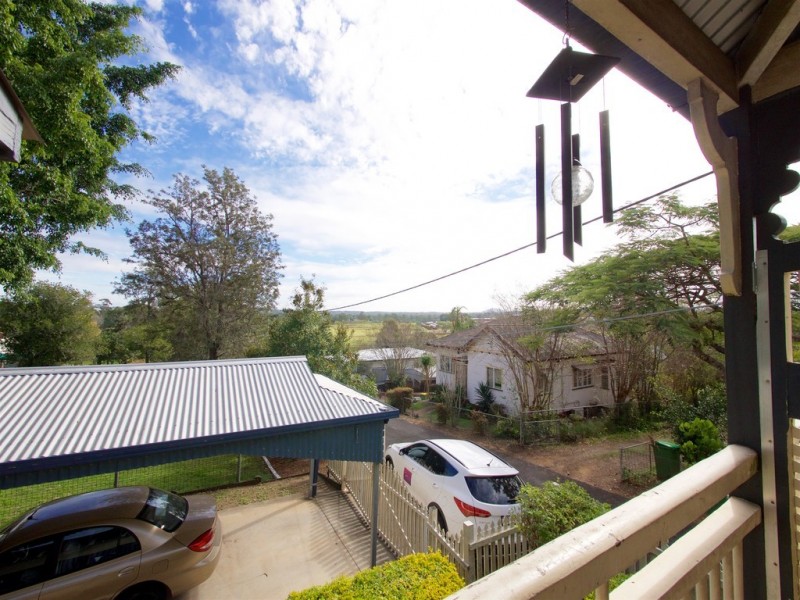 5 LENNON LANE, North Ipswich QLD 4305