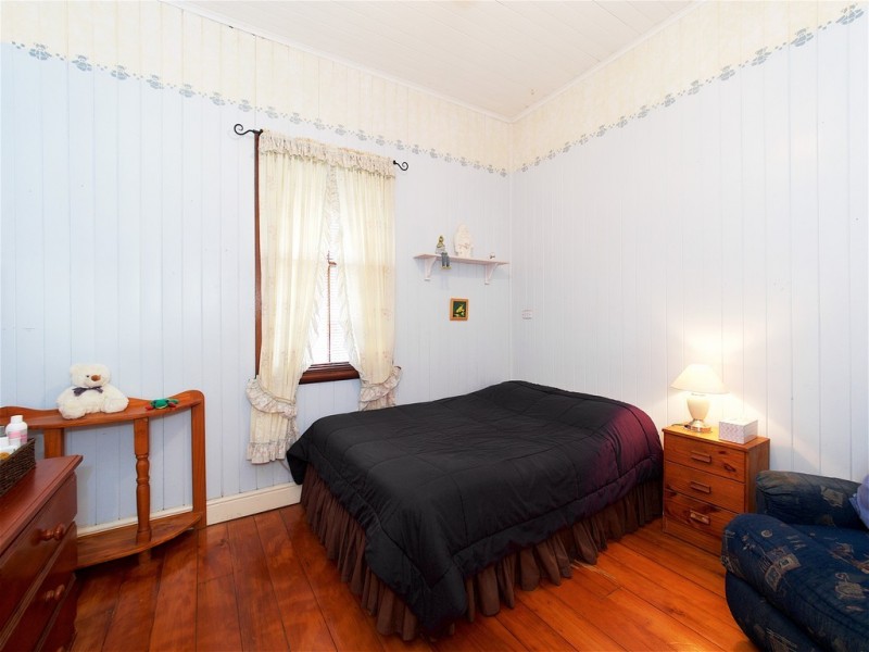 5 LENNON LANE, North Ipswich QLD 4305