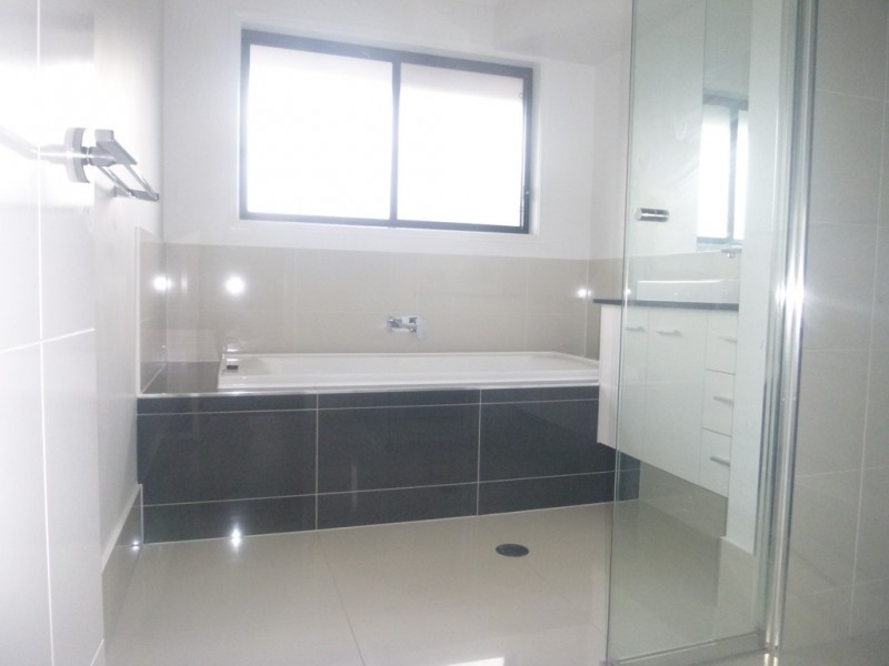 3 GROUNDBERRY CRESCENT, Moggill QLD 4070