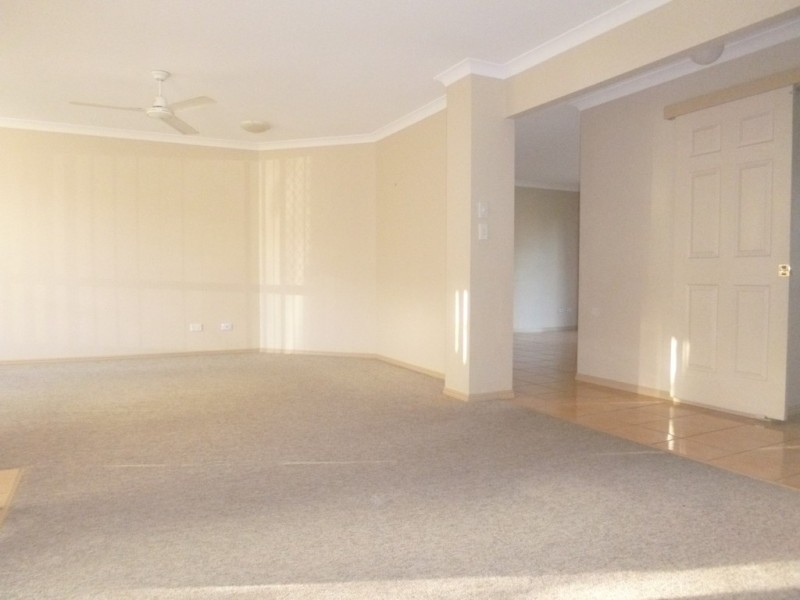4 MAYFAIR PLACE, Moggill QLD 4070