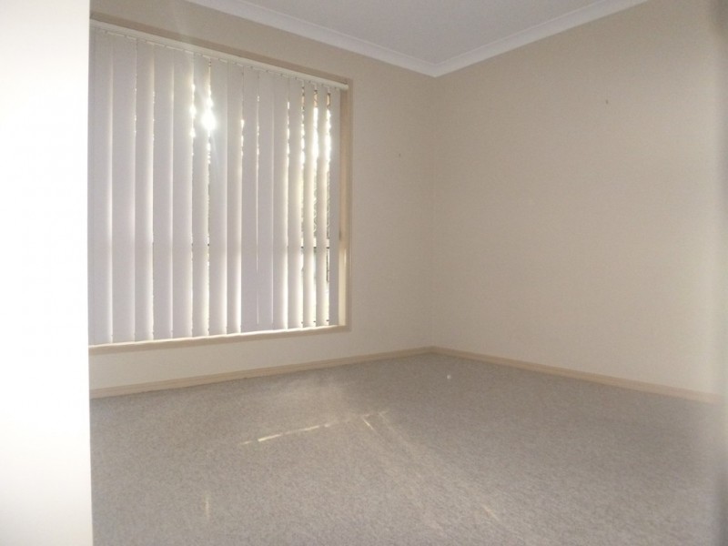 4 MAYFAIR PLACE, Moggill QLD 4070