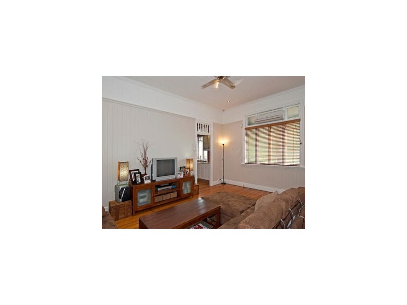 3 BRISBANE ROAD, Newtown QLD 4305