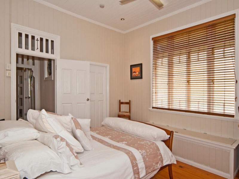 3 BRISBANE ROAD, Newtown QLD 4305