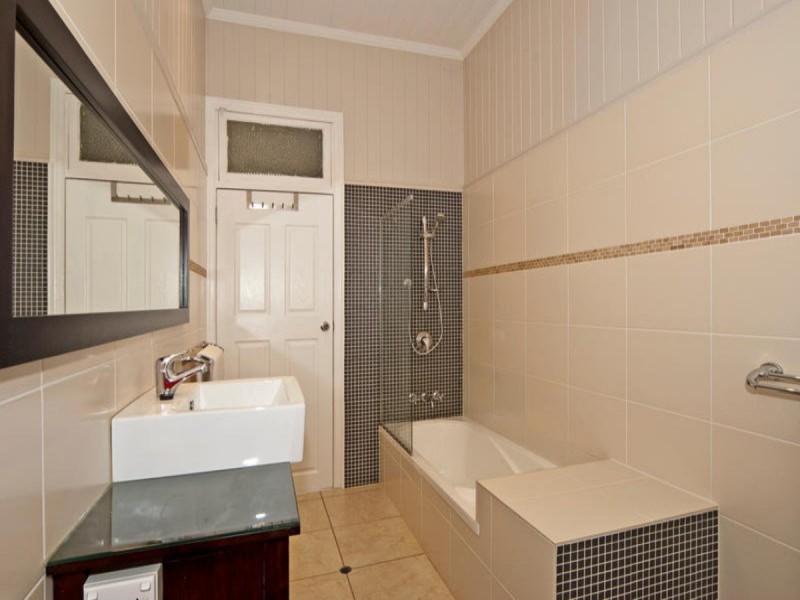 3 BRISBANE ROAD, Newtown QLD 4305