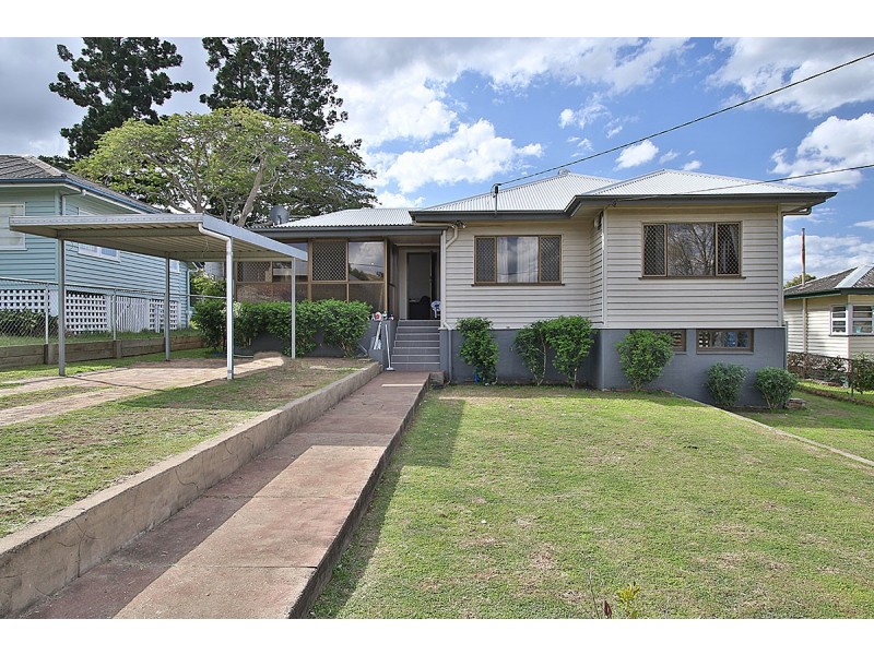 6 MILLER STREET, North Booval QLD 4304