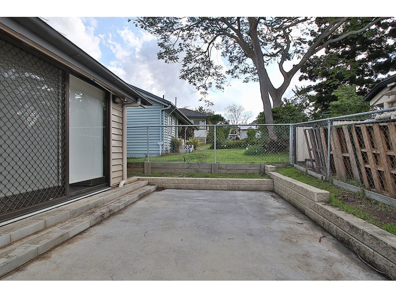 6 MILLER STREET, North Booval QLD 4304