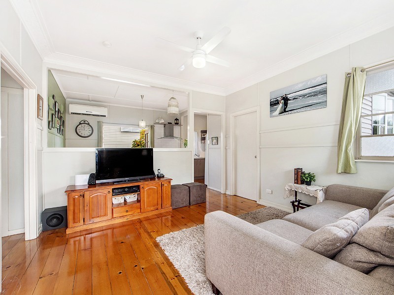 11 CEMETERY ROAD, Raceview QLD 4305