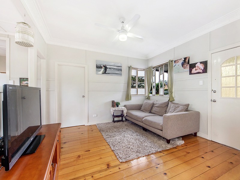 11 CEMETERY ROAD, Raceview QLD 4305