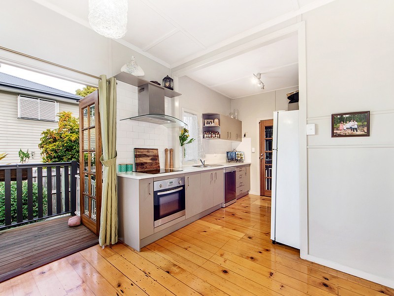 11 CEMETERY ROAD, Raceview QLD 4305