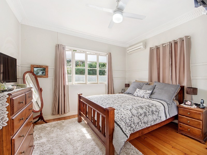 11 CEMETERY ROAD, Raceview QLD 4305