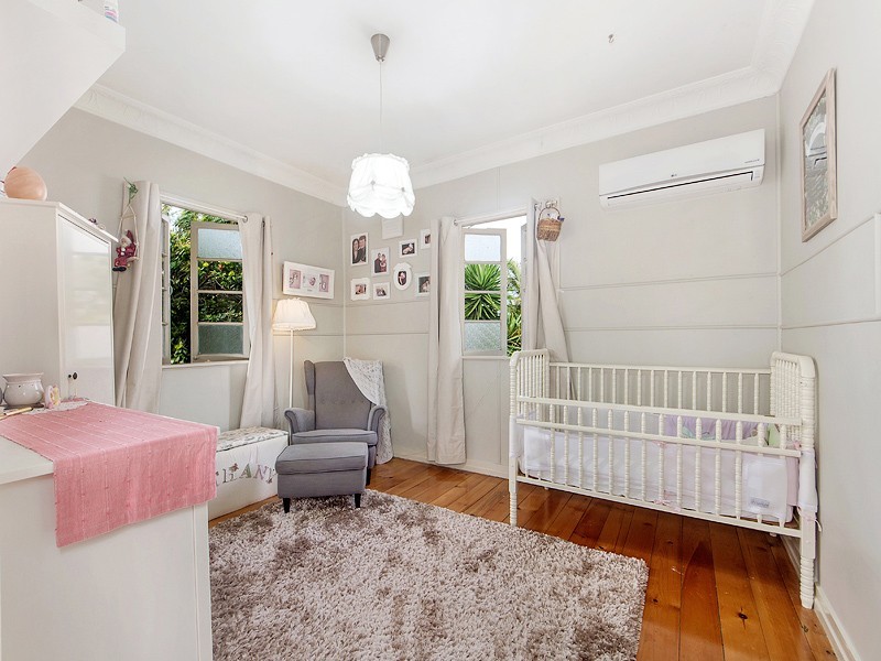 11 CEMETERY ROAD, Raceview QLD 4305