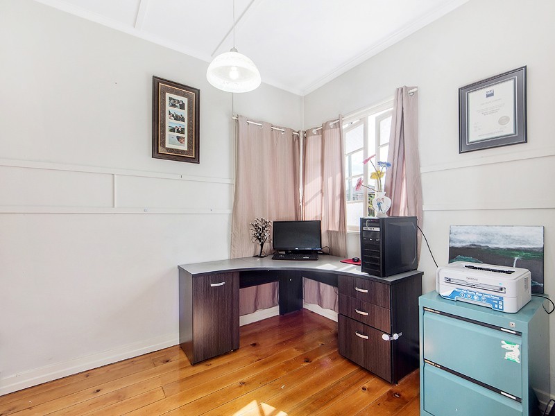 11 CEMETERY ROAD, Raceview QLD 4305