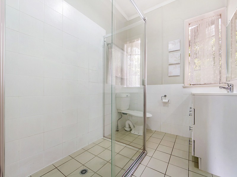 11 CEMETERY ROAD, Raceview QLD 4305