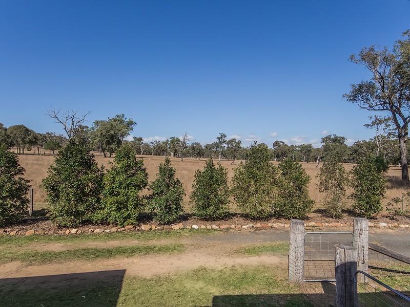 38 Howe Street, Esk QLD 4312