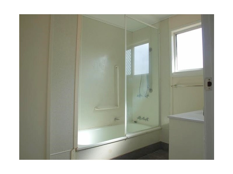 9 Neilson Cres, Riverview QLD 4303